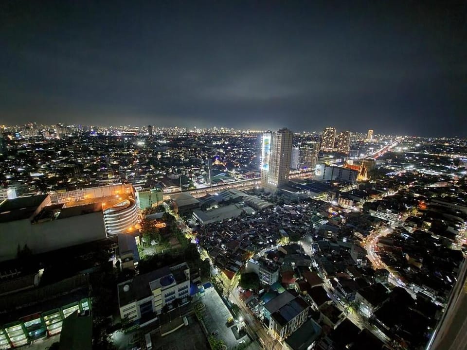 SerThomasSmartPad @ The Grass Residences, SM North Bridgeway, MRT & Transport Hub Vacation rental in Quezon City