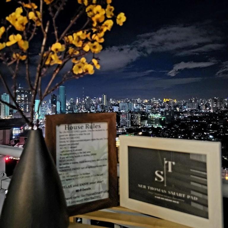SerThomasSmartPad @ The Grass Residences, SM North Bridgeway, MRT & Transport Hub Vacation rental in Quezon City