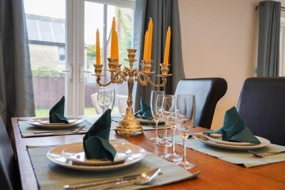 Luxury 4-bed in Oxford with 2x parking & garden Vacation rental in Oxford