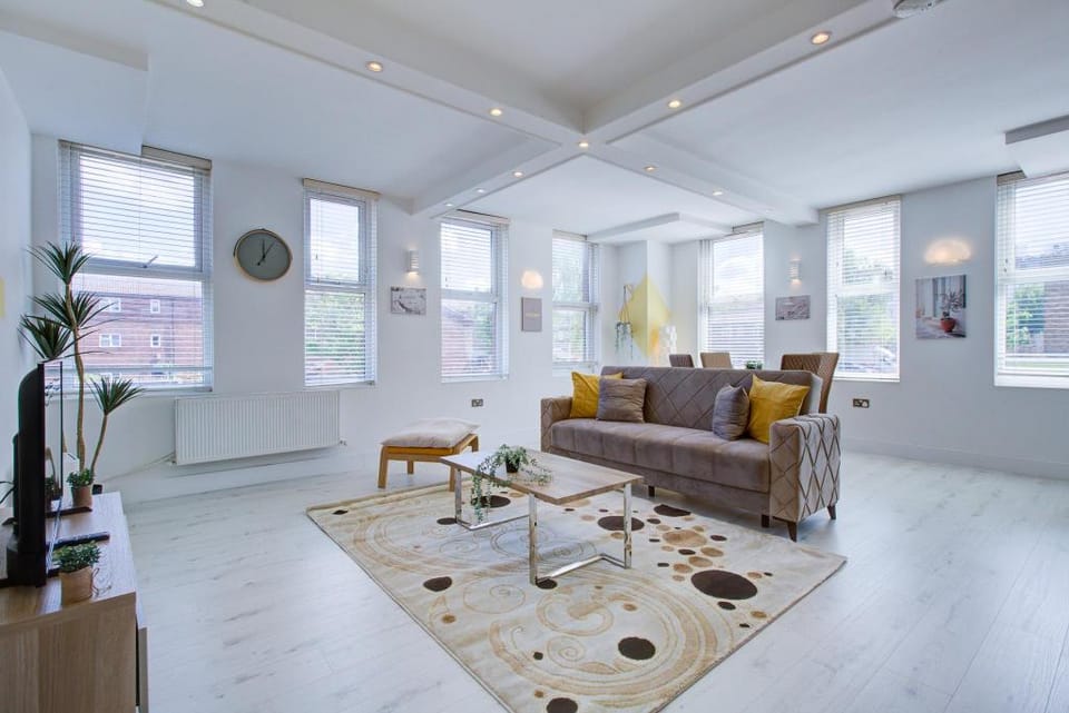 Stylish 1 Bedroom Apartment, High St. Sutton, Free Parking Apartment in England