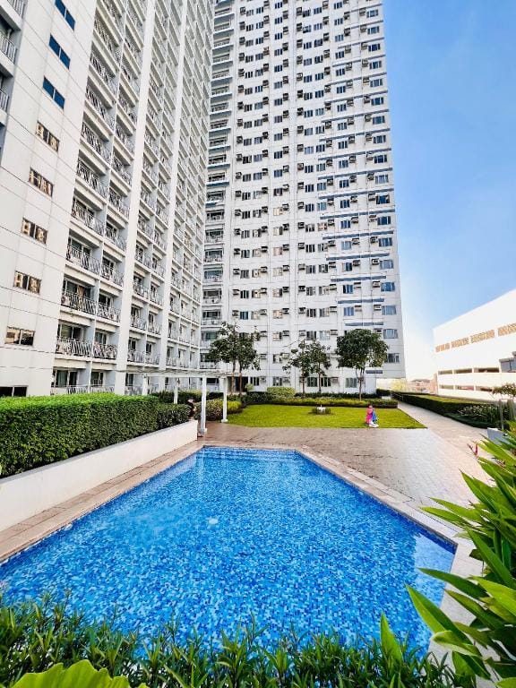 Minimalist Condo at Fern, Grass Apartment in Quezon City