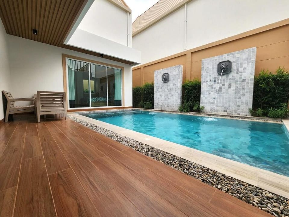 SWAY POOL VILLA, Spacious Living Room, King Beds Villa in Pattaya City