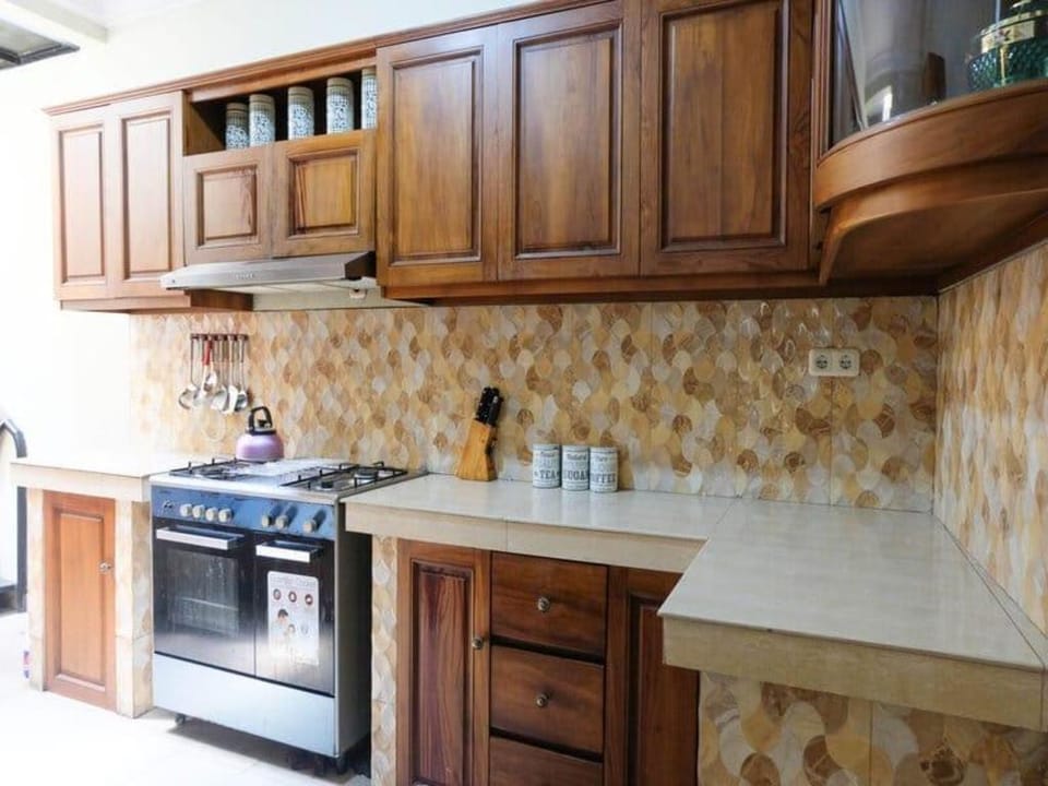 Queen House. Rumah Mewah dengan 5 kamar tidur Vacation rental in Indonesia