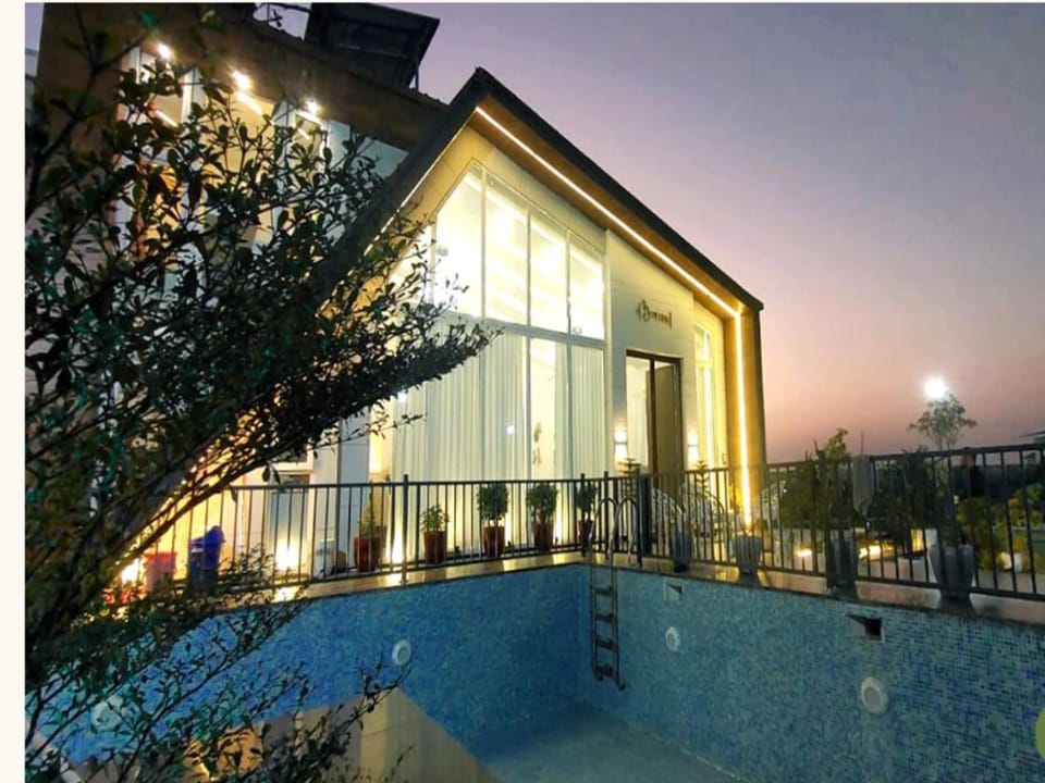 Shaw's Contemporary Residential Stay Farm Stay in Noida