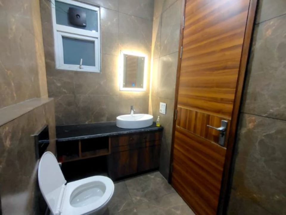 Shaw's Contemporary Residential Stay Farm Stay in Noida