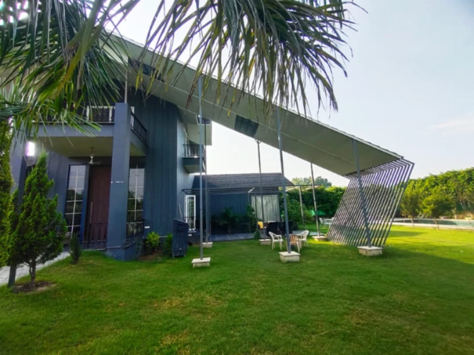 Shaw's Stylish Getaway for Staycations and Events Farm Stay in Noida