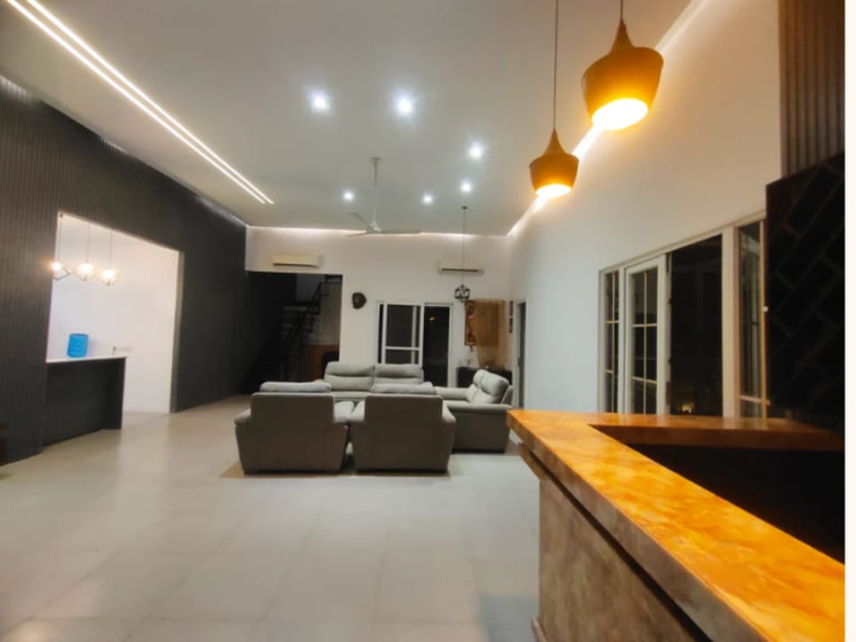 Shaw's Stylish Getaway for Staycations and Events Farm Stay in Noida