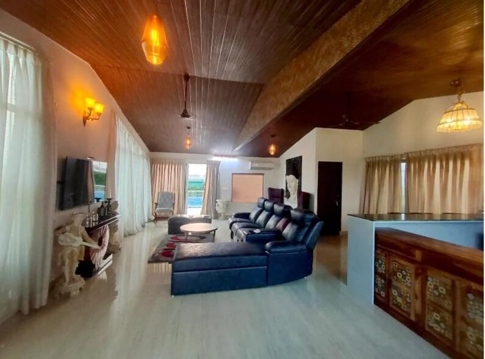 Shaw State Classic White Cottage Farm Stay in Noida
