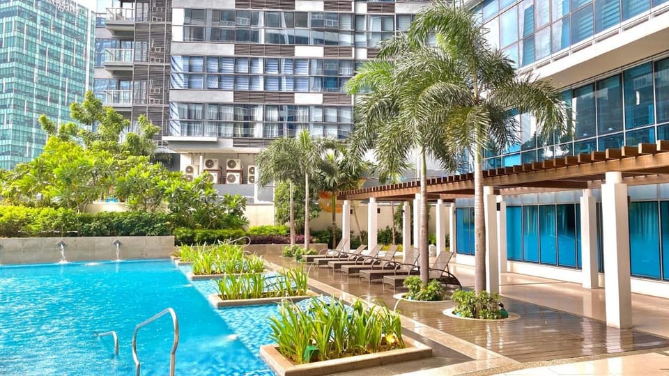 Lovely 1 Bedroom City View in Uptown BGC Apartment in Makati