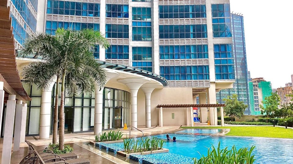 Lovely 1 Bedroom City View in Uptown BGC Apartment in Makati