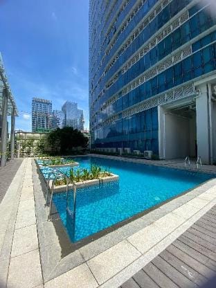 Stylish 1-Bedroom Condo in Uptown BGC Apartment in Makati