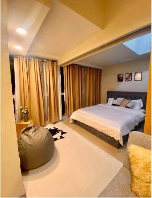 Stylish 1-Bedroom Condo in Uptown BGC Apartment in Makati