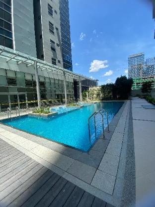 Stylish 1-Bedroom Condo in Uptown BGC Apartment in Makati
