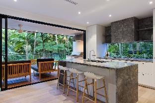 Luxury rainforest retreat, Little Cove Vacation rental in Noosa Heads