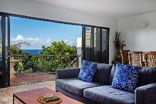 Tuscan inspired townhouse minutes from the beach Apartment in Noosa Heads