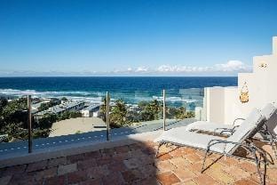 Tuscan inspired townhouse minutes from the beach Apartment in Noosa Heads