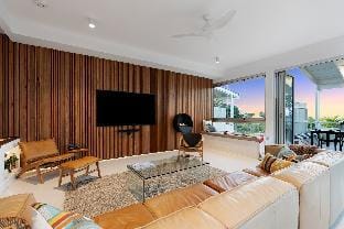 Chic Beachside Abode, Sunrise Beach Vacation rental in Sunrise Beach