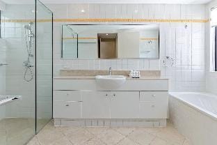 Retreat to tranquility, Noosa Heads Apartment in Noosa Heads