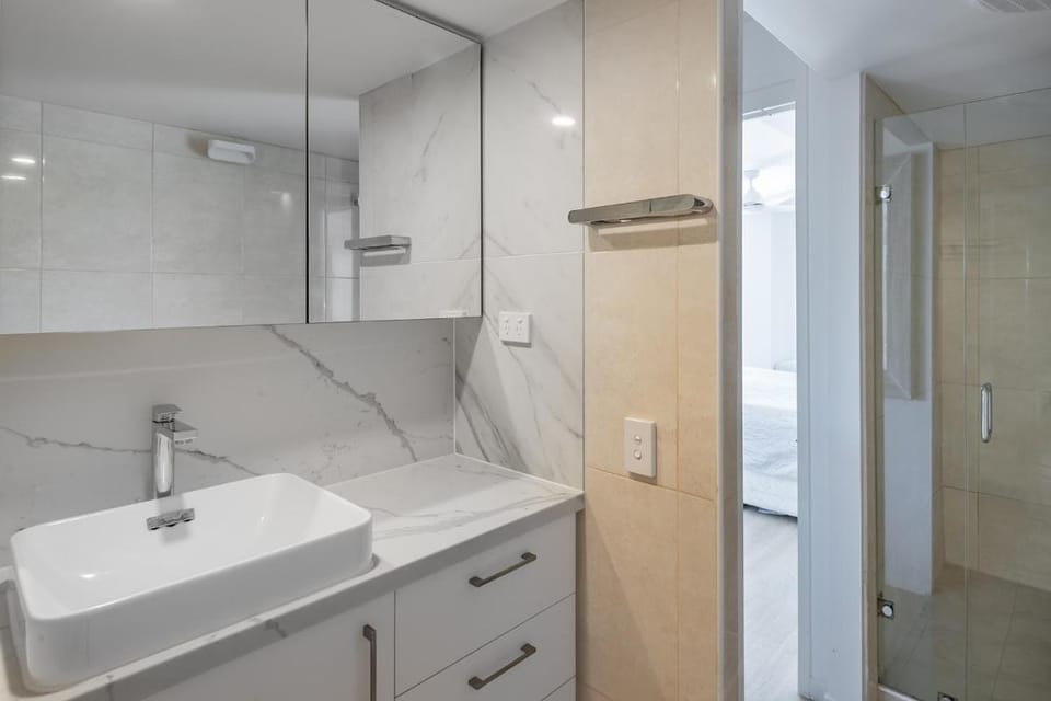Peaceful riverside living, Noosa Heads Apartment in Noosa Heads