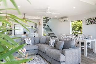 10 Andari, Sunshine Beach ~ Beachside Luxury Home Vacation rental in Noosa Heads