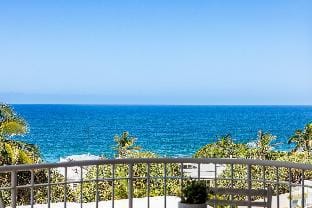 8 Andari, Sunshine Beach  Luxury Beside the Beach Apartment in Noosa Heads
