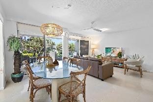 The Sunshine Villa ~ 2 Min walk to Village & Beach Apartment in Noosa Heads