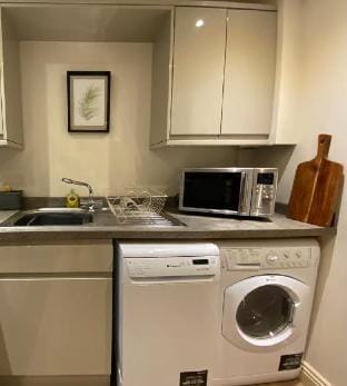 Suitely - Pittville Studios Apartment in Cheltenham