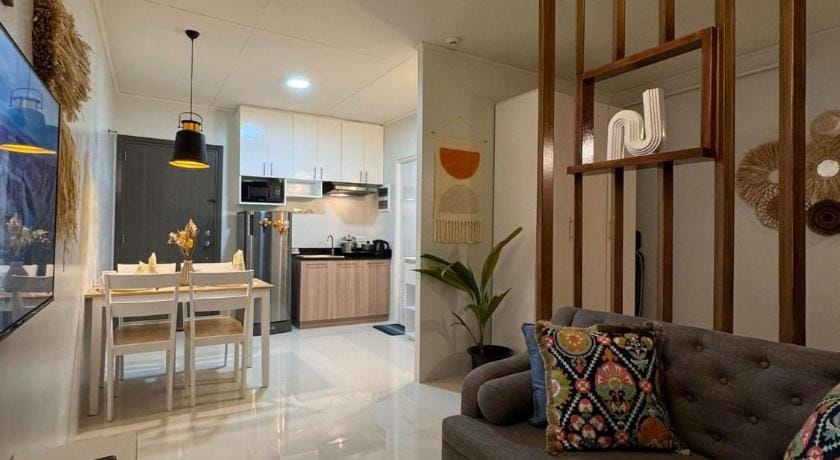 2 Bedroom and 1 Bedroom Apartments with Private Pool and Gym Hotel in Puerto Princesa