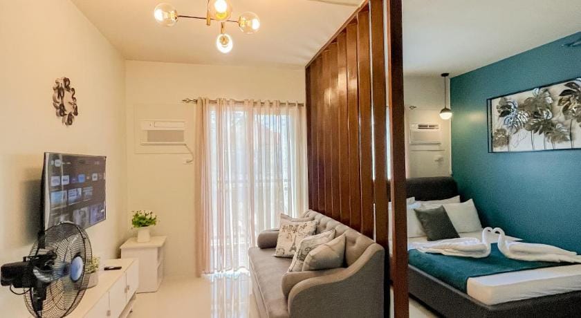 2 Bedroom and 1 Bedroom Apartments with Private Pool and Gym Hotel in Puerto Princesa