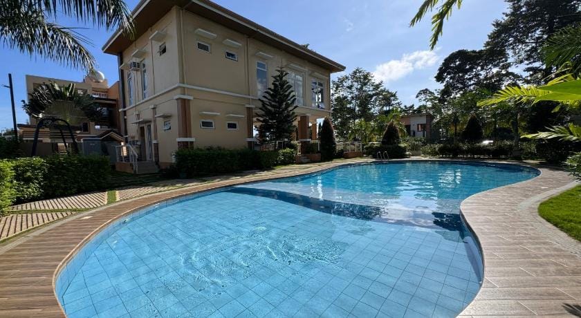 2 Bedroom and 1 Bedroom Apartments with Private Pool and Gym Hotel in Puerto Princesa