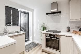 Victoria Place | 3-bed apartment, parking, Wi-Fi Apartment in England