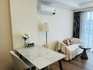 The One Chiang Mai 1B1B Condo A, One Ring Commercial Center, Next to Central Festival Apartment in Chiang Mai