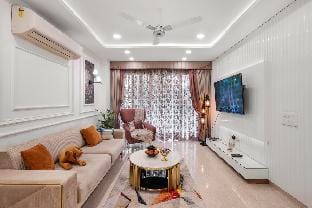 Homlee - Pentagon 3 bhk super luxury flat in Saket Vacation rental in New Delhi