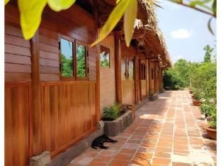 Nhà Dừa CocoHome Vinhlong-Unique-Peaceful - VIP 3 Apartment in Cambodia