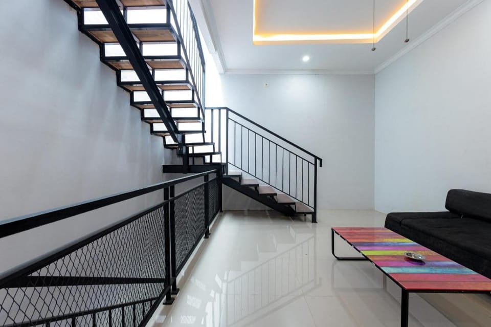 D Twinz House Syariah Redpartner Hotel in Jakarta