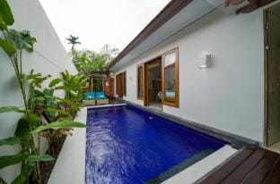 Fantastic 1BR Private Pool Villa near Legian Beach Villa in Kuta
