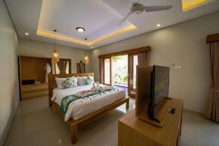 Fantastic 1BR Private Pool Villa near Legian Beach Villa in Kuta
