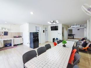 GAO Phala beachfront hostel & pool villa Villa in Chon Buri Changwat