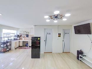 GAO Phala beachfront hostel & pool villa Villa in Chon Buri Changwat