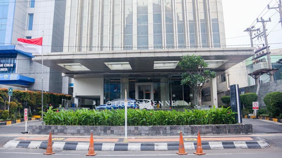 KUMU Suites Warhol at LK Simpang Lima Semarang Hotel in Indonesia