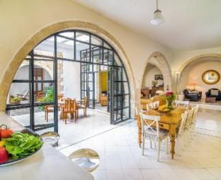 Historic Venetian Castle ideal for family events! Villa in Crete