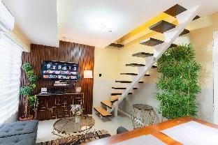 A2J BGC Luxury 2BR Loft Near High Street, Airport Apartment in Makati