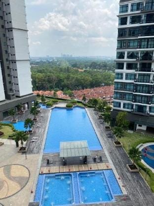 Ponderosa golf Molek | 8min to Midvalley Apartment in Johor Bahru