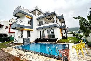 GOGO's LAS-VEGAS PoolParty VILLA Villa in Maharashtra
