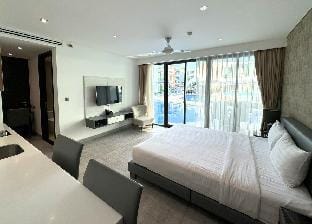 Direct pool access studio at Twin Sands Resort Apartment in Patong