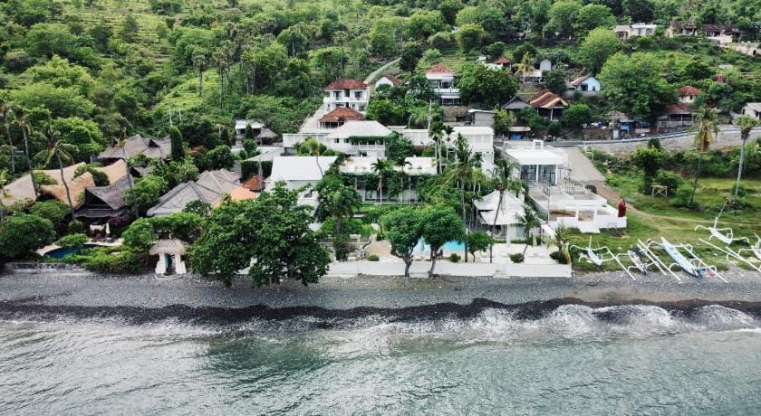 DHAUTEYA VILLA Resort in Abang