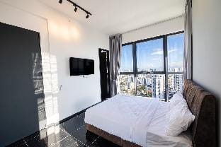 Urban Suites with Spectacular High Floor View #03 Vacation rental in George Town