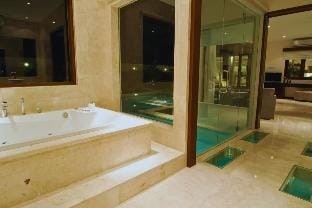 White Castle 5 BR With Private Pool Villa NE126A Villa in North Kuta