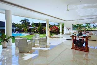 White Castle 5 BR With Private Pool Villa NE126A Villa in North Kuta