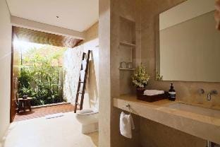 Lily Flower 3 BR Private Villa Beachfront ZN50 Villa in Kerambitan